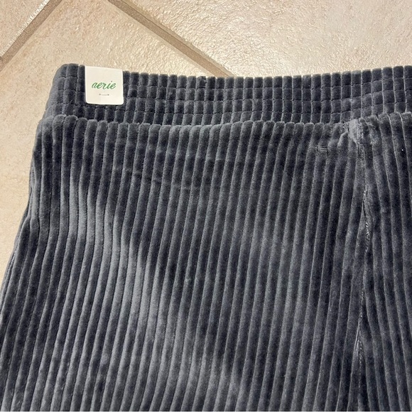 NWT Aerie Groove-On Ribbed Velour Flare Pants Charcoal Grey women’s size L - Picture 9 of 10